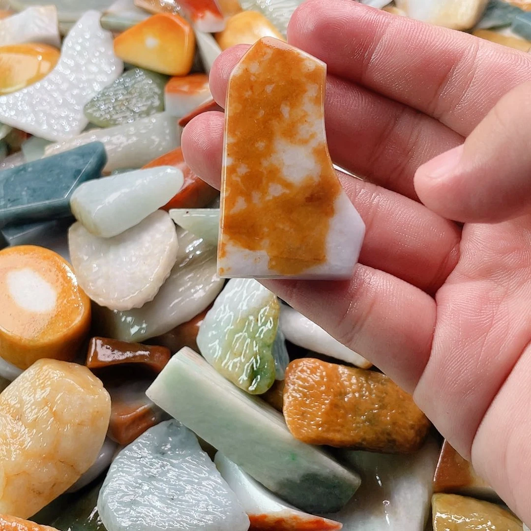 翡翠颈饰未镶嵌繁**天