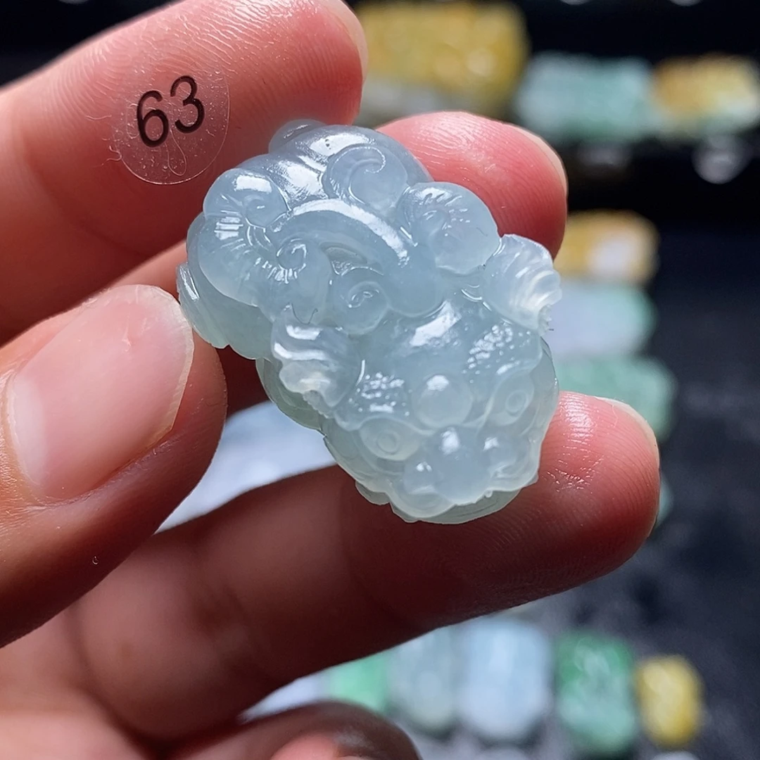 定制翡翠未镶嵌毛货天空蓝特色料口含珠貔貅