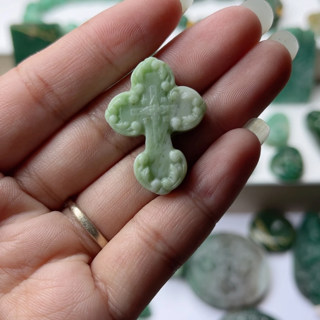 独山玉未镶嵌挂件