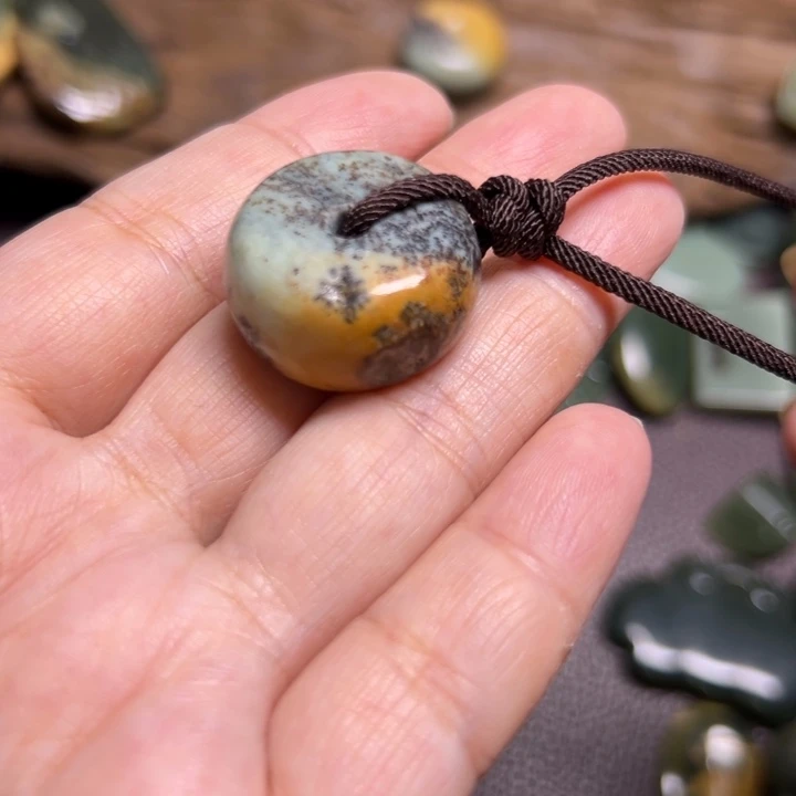 岫岩河磨玉（透闪石质玉）未镶嵌颈饰