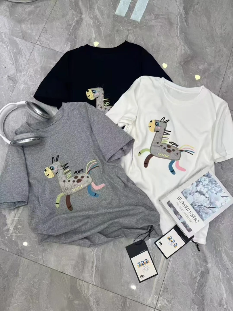 2025新款女圆领卡通小马设计感漂亮独特短袖T恤女