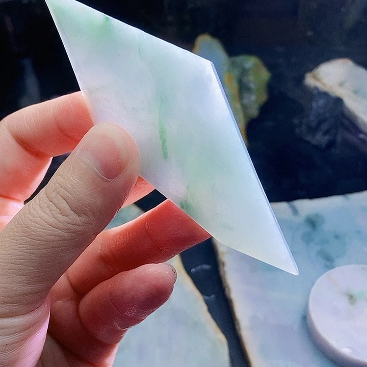 翡翠未镶嵌颈饰毛料54