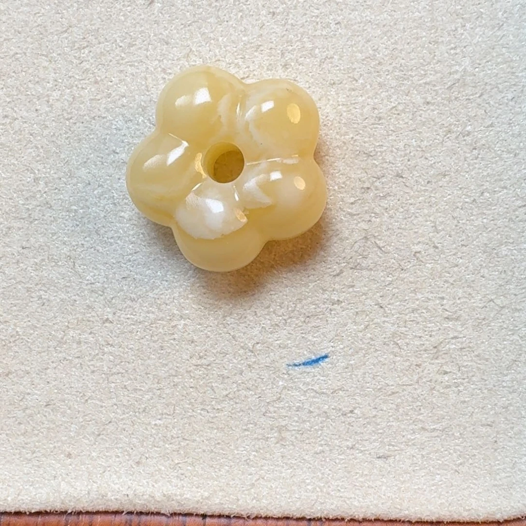 琥珀裸石未镶嵌琥珀