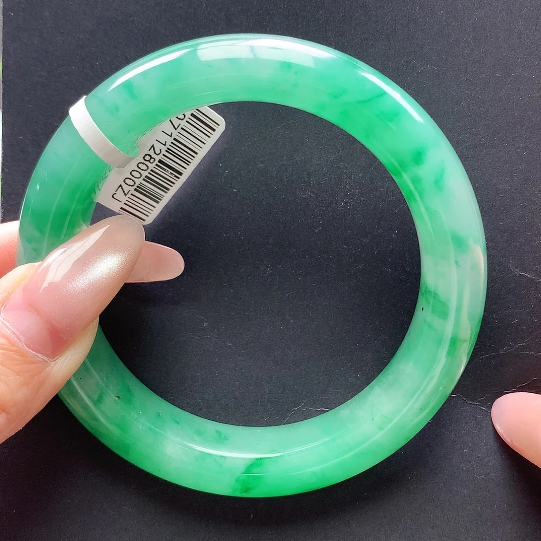 @****石英质玉未镶嵌手镯