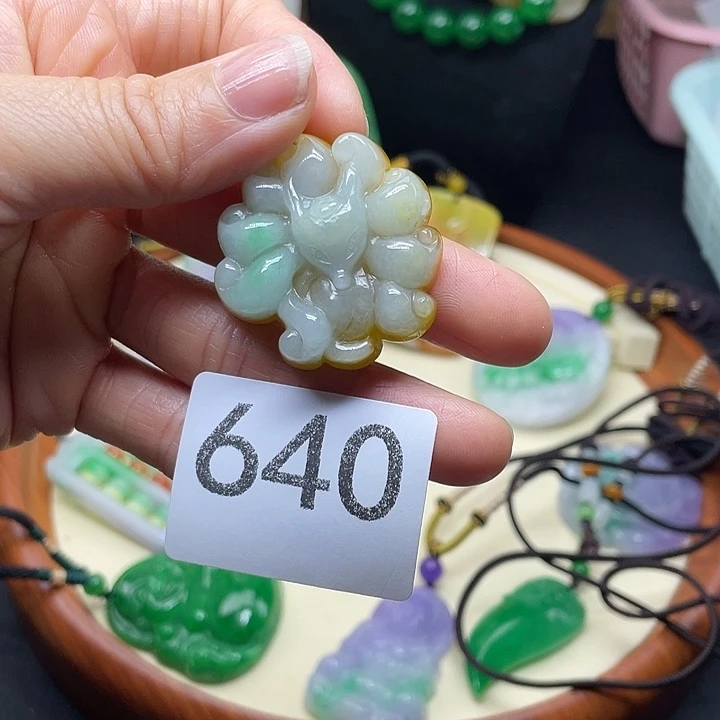 吊坠(赠链)未镶嵌翡翠