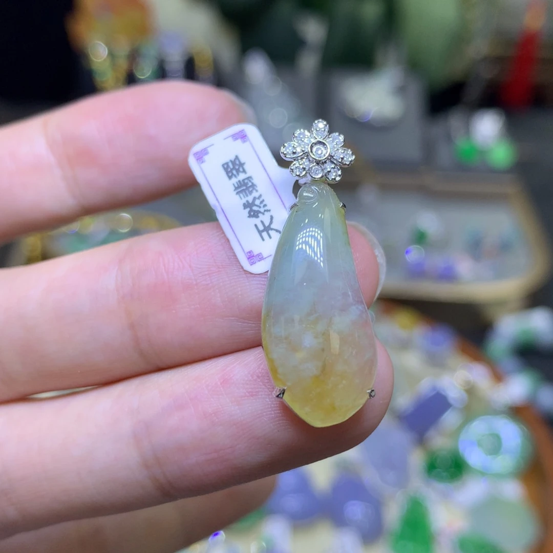 翡翠18K金镶嵌颈饰翡翠吊坠项链