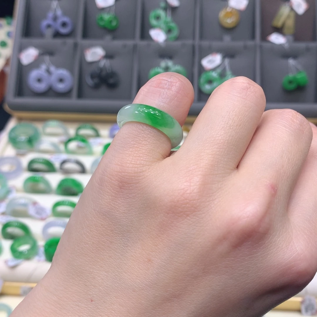 翡翠戒指未镶嵌翡翠