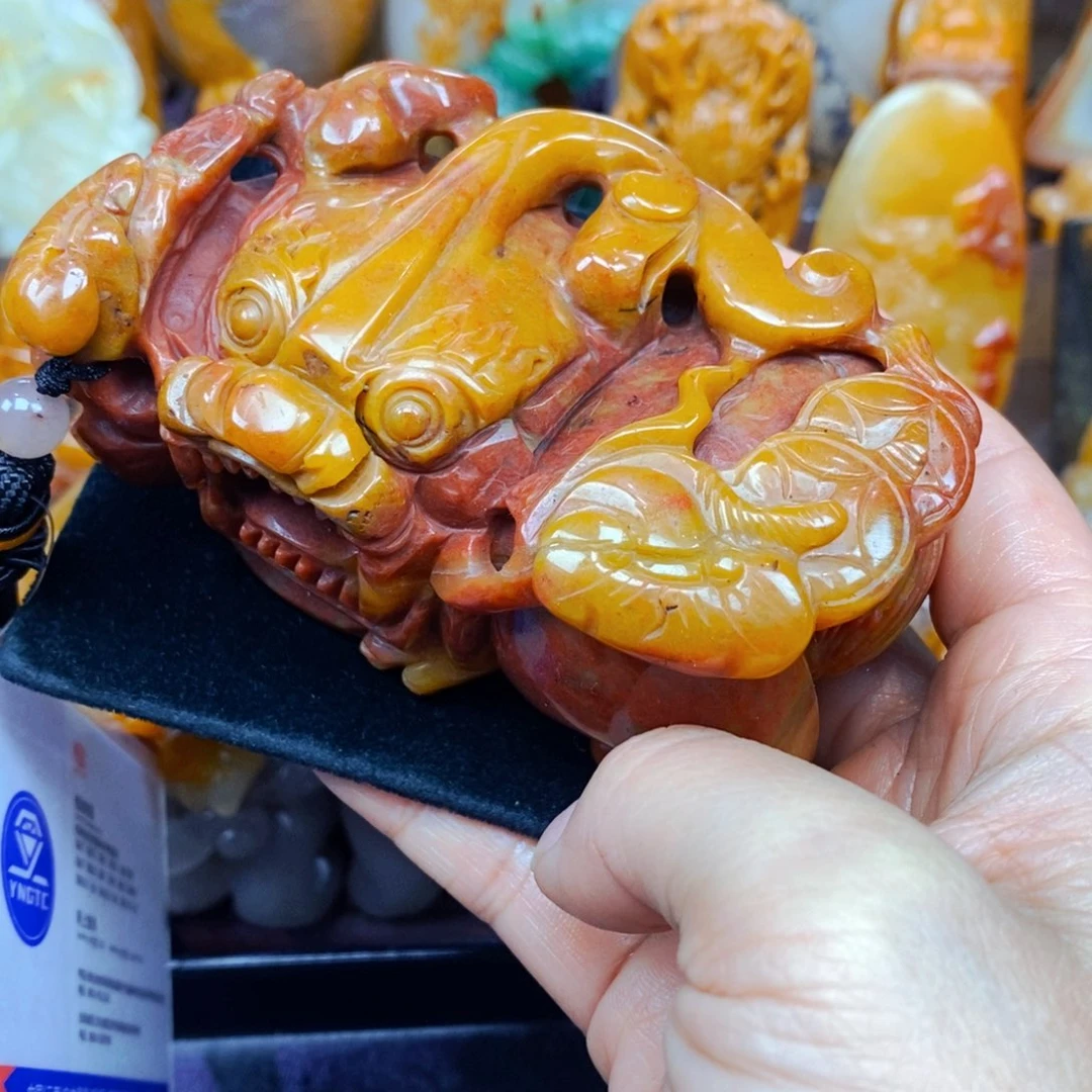 未镶嵌石英质玉（黄龙玉）颈饰