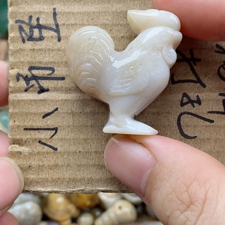 硅化珊瑚（珊瑚玉）未镶嵌颈饰时****许