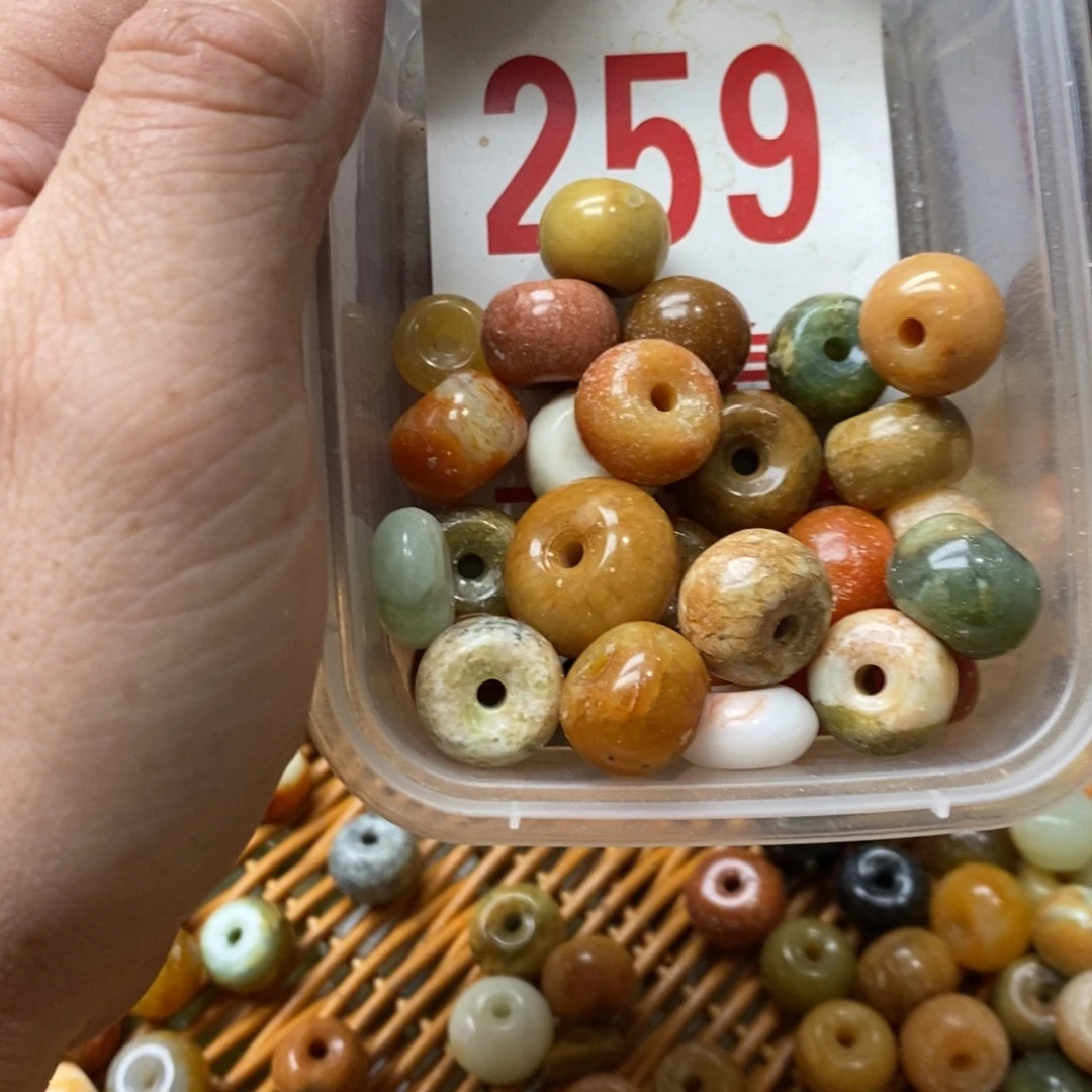 蛇纹石玉挂坠未镶嵌