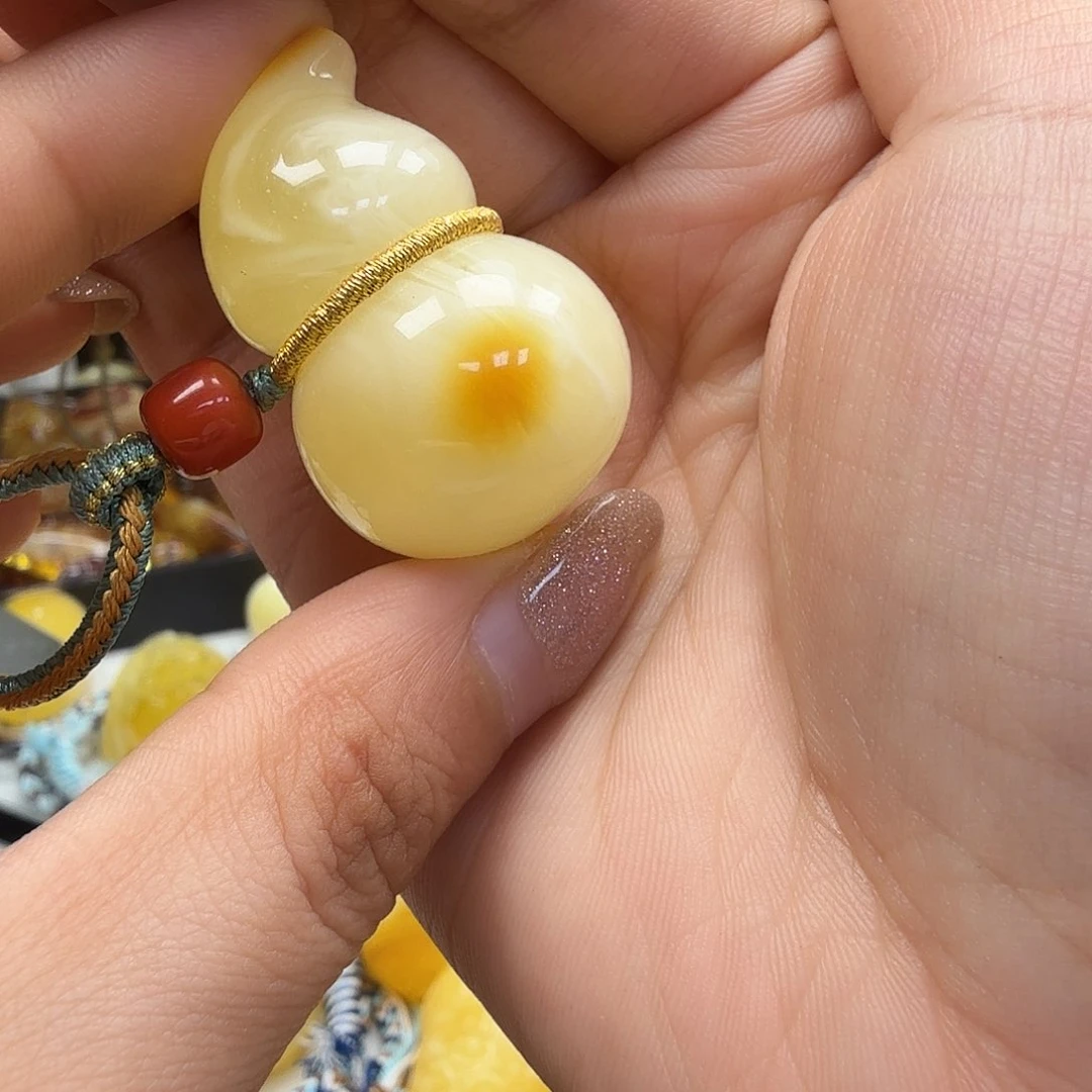 裸石琥珀未镶嵌你好