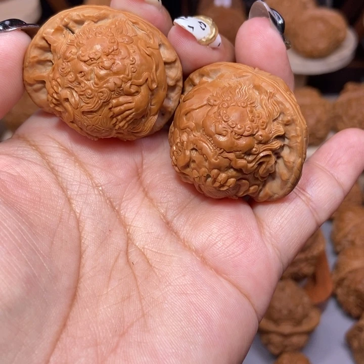 小***慧白狮子雕刻的唐狮