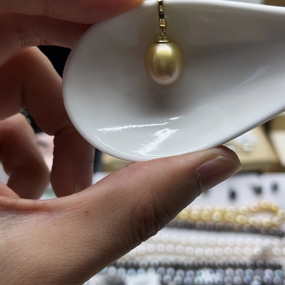 未镶嵌海水珍珠颈饰