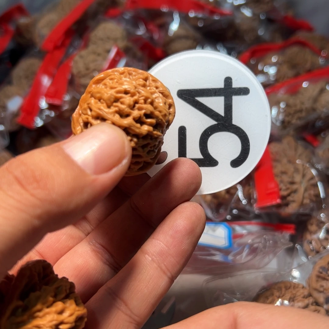 布***了文玩核桃，白色54号