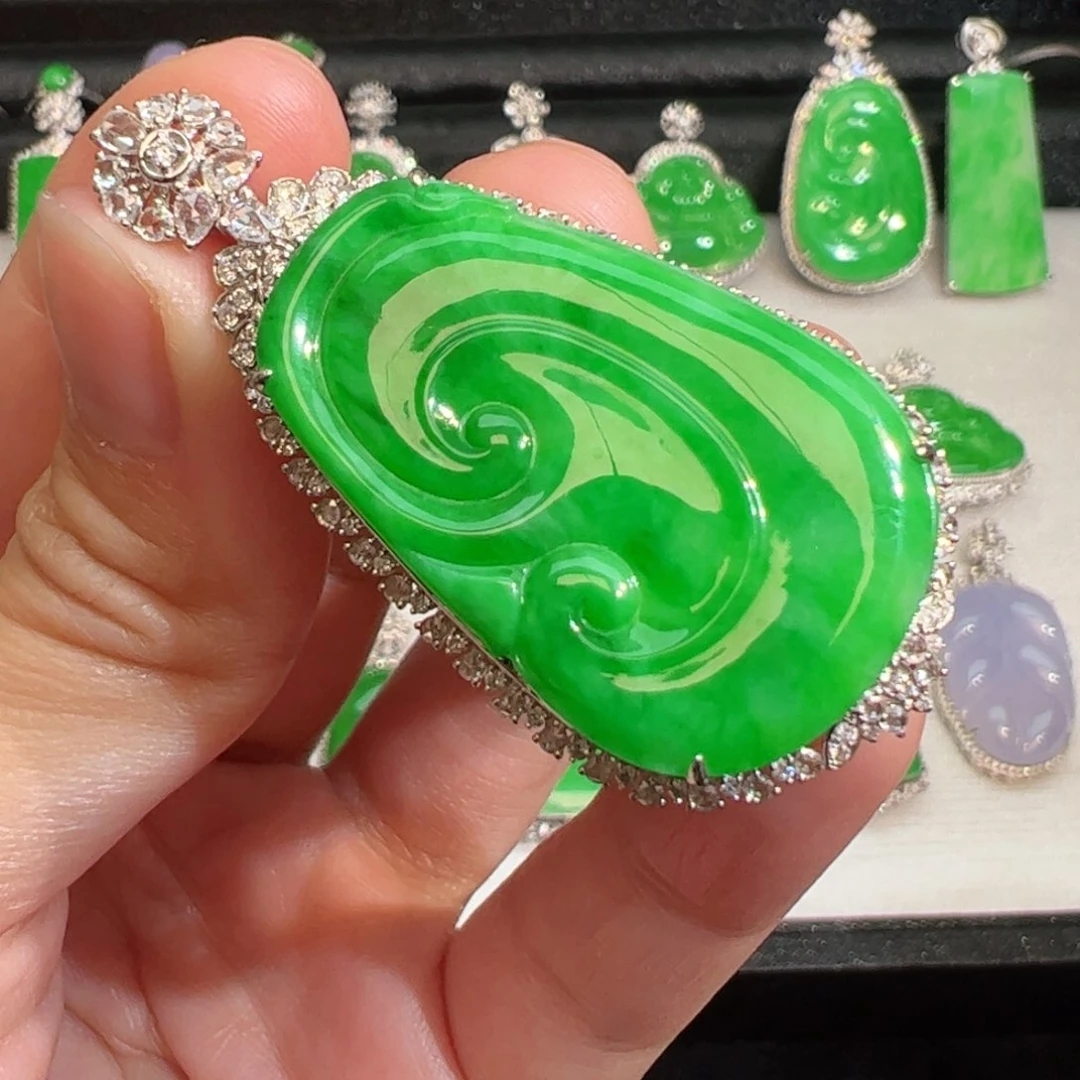 翡翠吊坠(不含链)18K金镶嵌