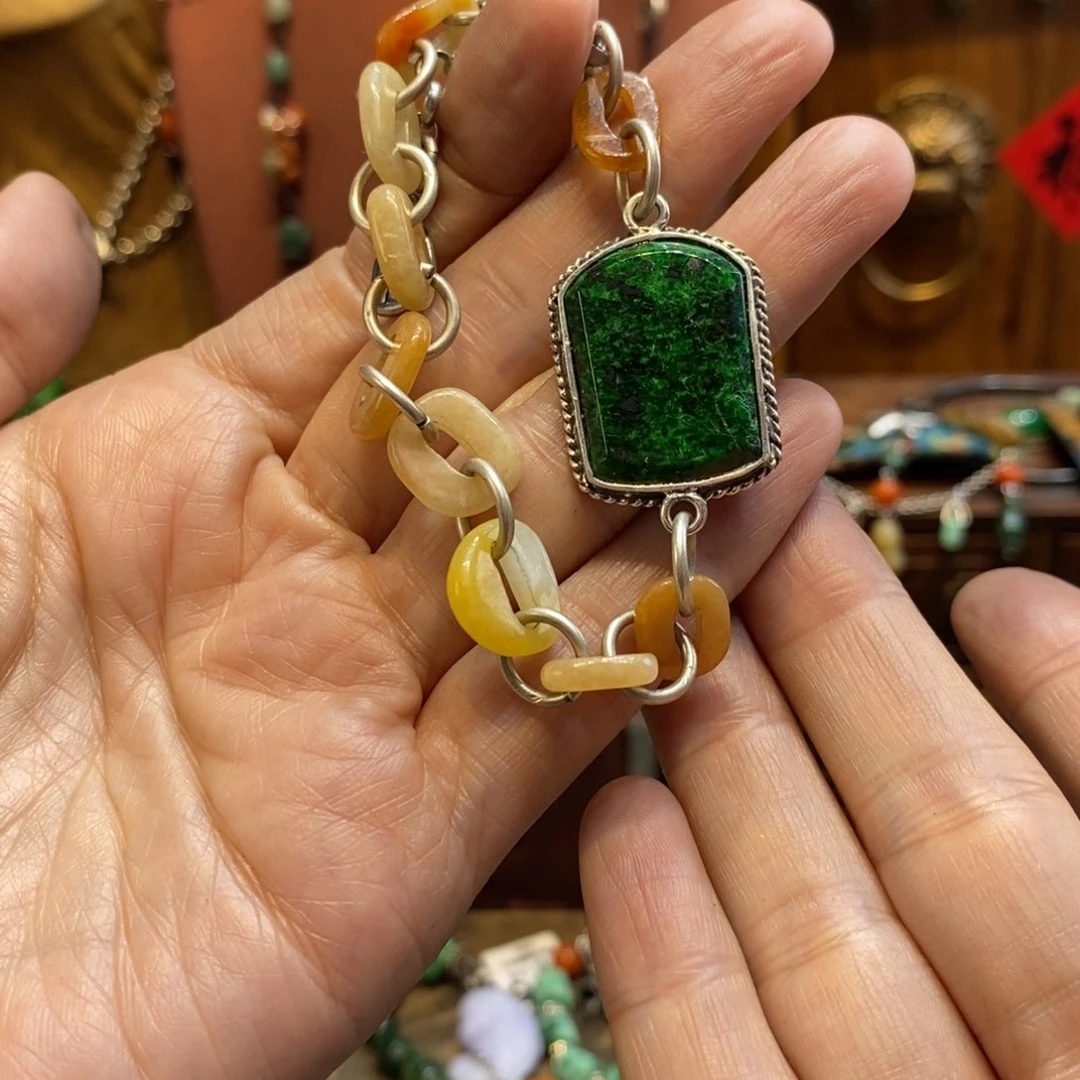 翡翠吊坠(赠链)未镶嵌