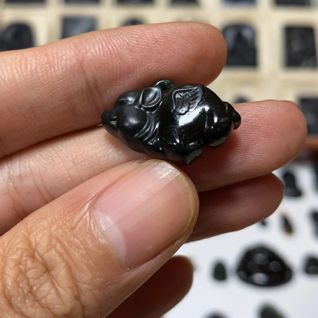 翡翠未镶嵌吊坠(赠链)