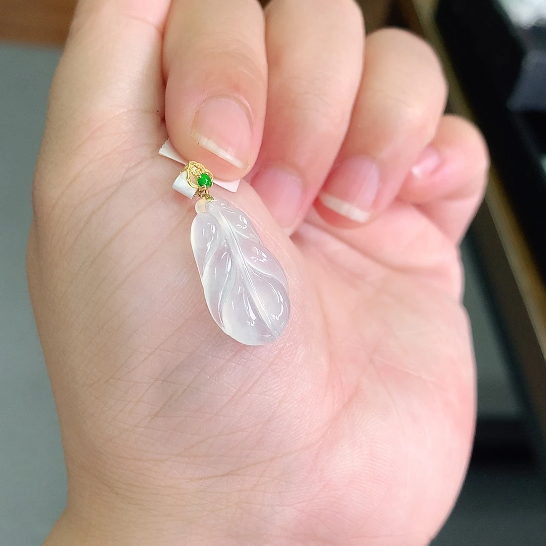 翡翠18K金镶嵌颈饰高冰玻叶子