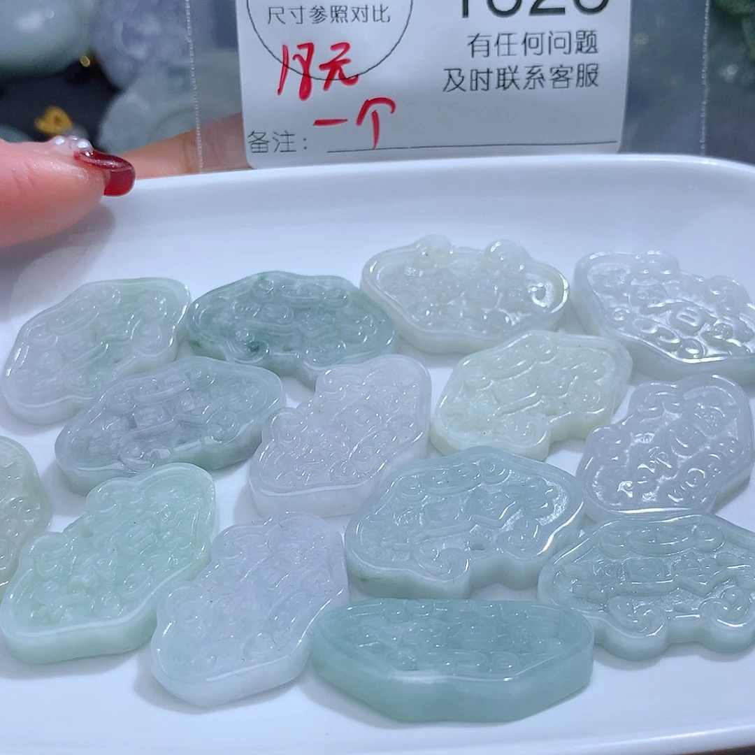 翡翠颈饰未镶嵌1828。