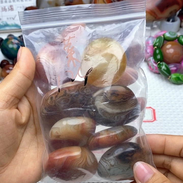 菜***蔡未镶嵌颈饰玛瑙/玉髓