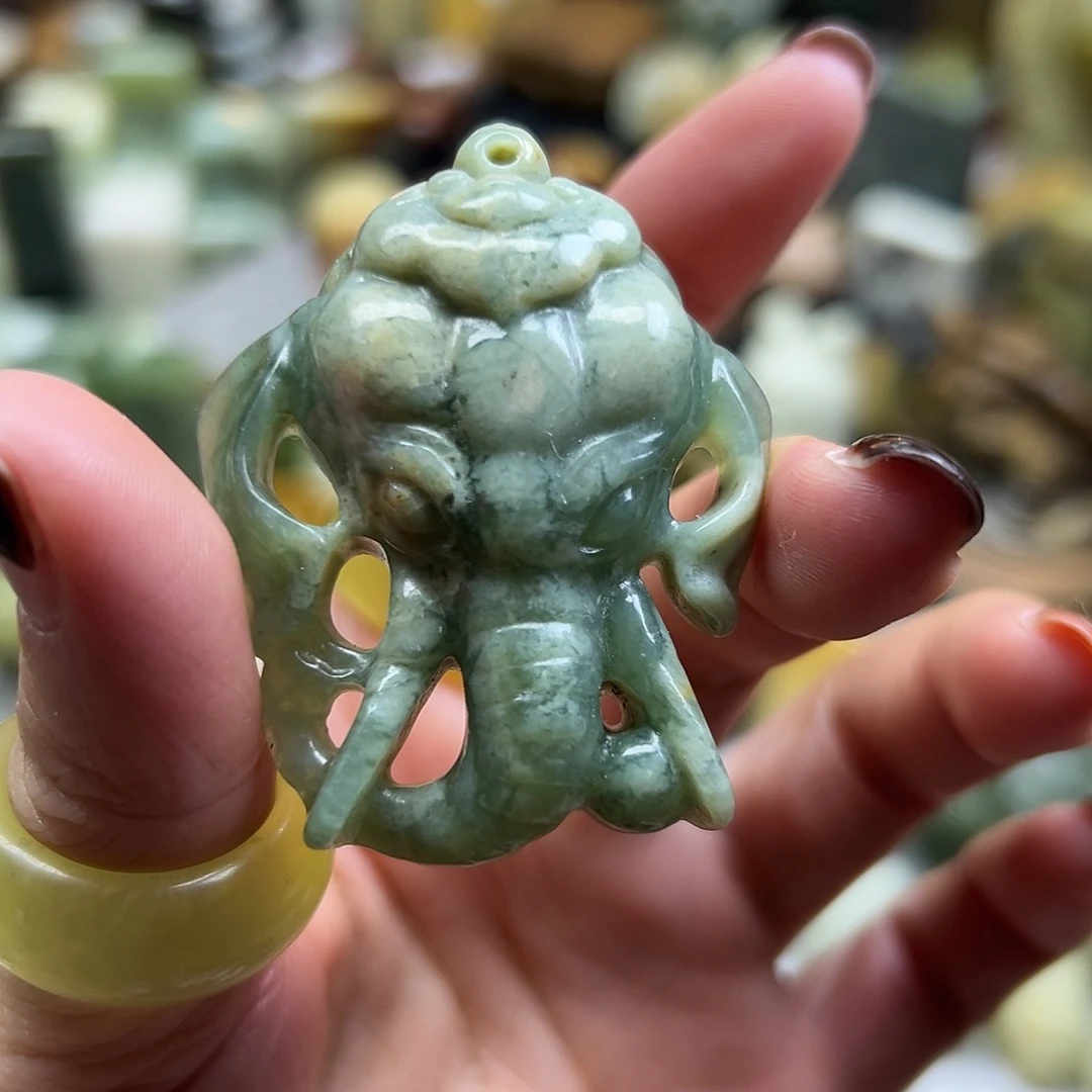 岫玉未镶嵌颈饰发财象花玉