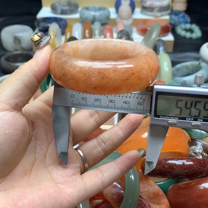 未镶嵌手镯石英质玉