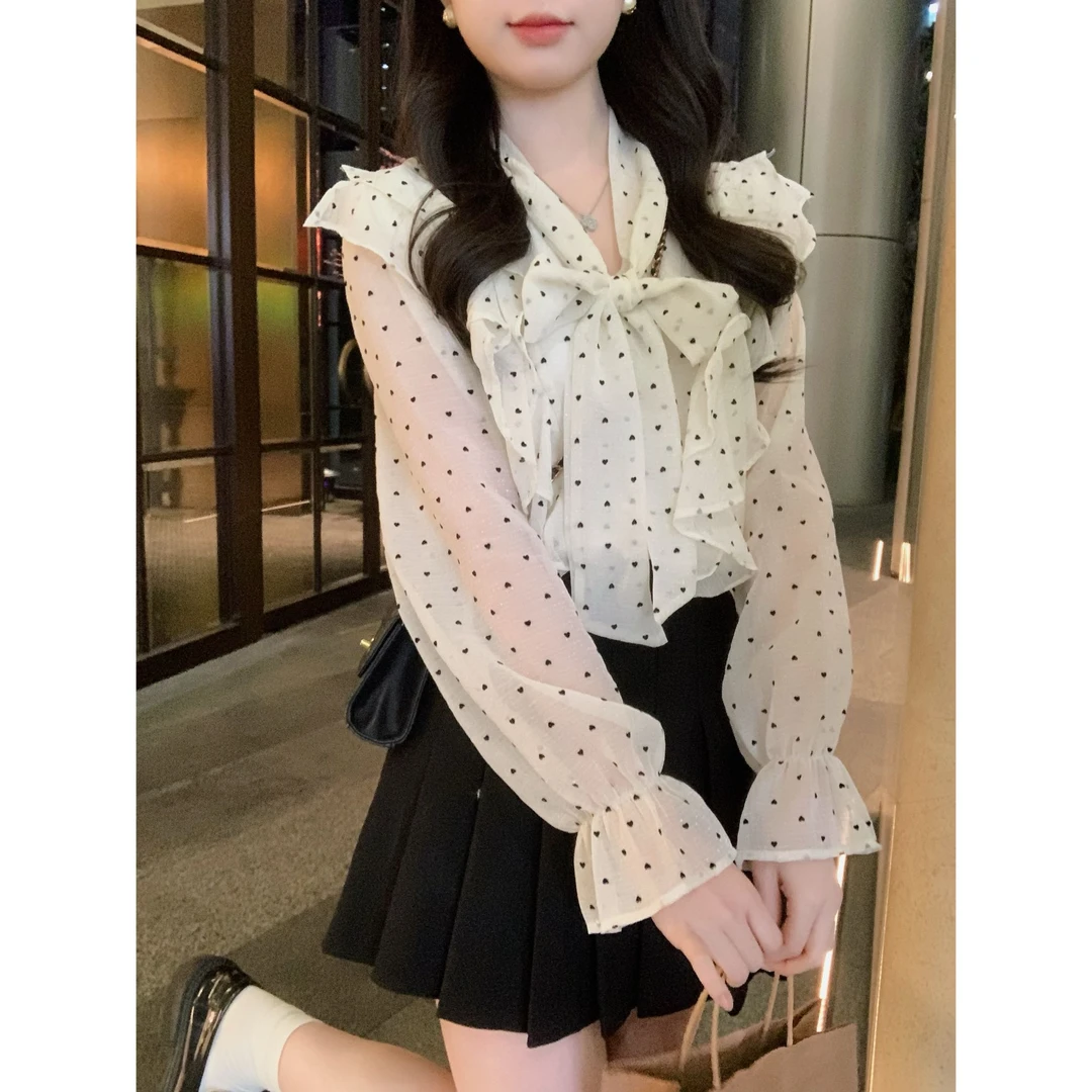 【现货】小奶盖 法式甜美蝴蝶结减龄荷叶边植绒爱心波点V领上衣