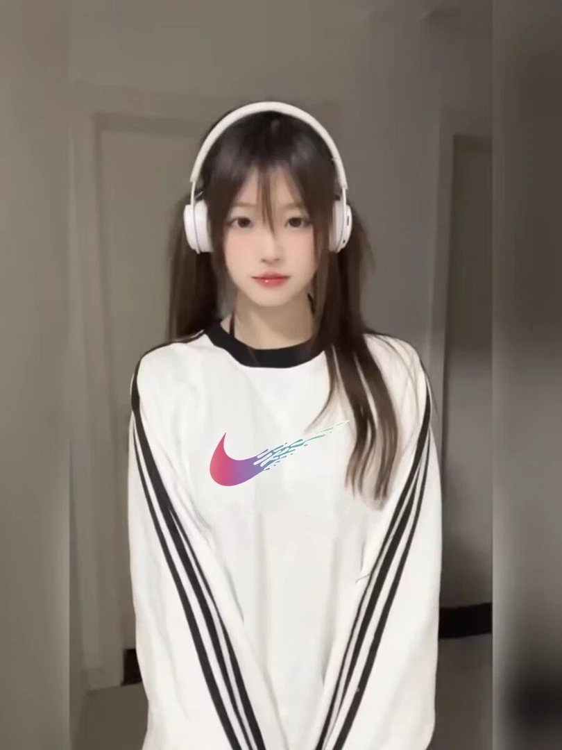奥特莱斯圆领套头三条杠卫衣女2025秋季新款休闲风宽松显瘦上衣朝
