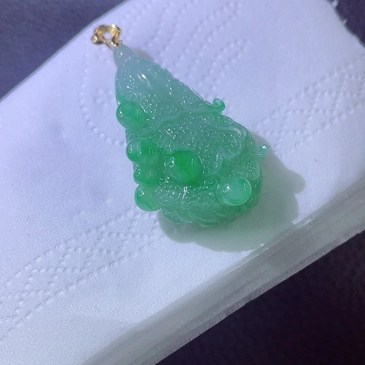 翡翠颈饰18K金镶嵌翡翠