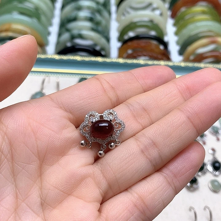 蛇纹石玉挂件银S925镶嵌缘****）