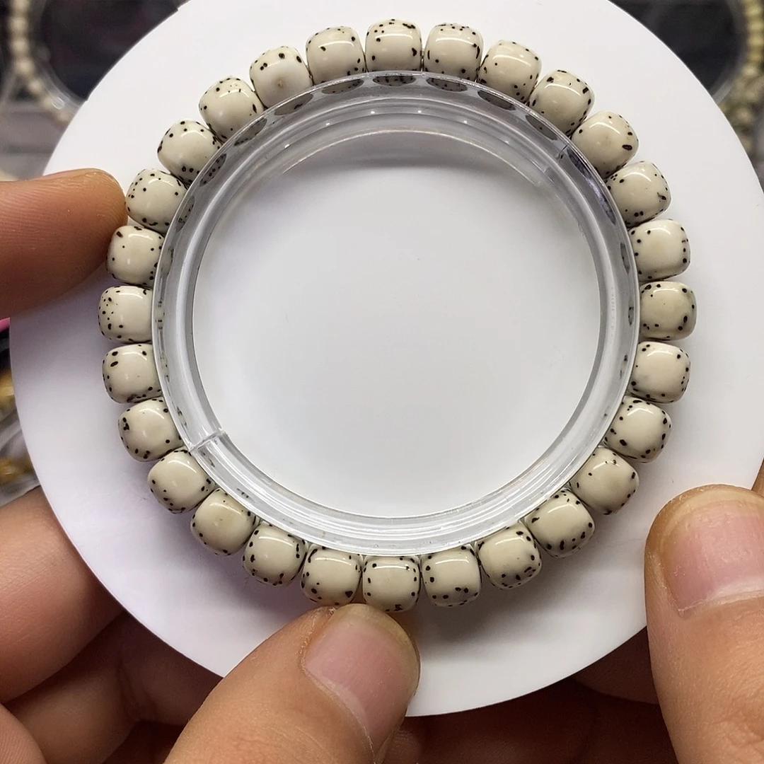 吊坠星月菩提瓷白河豚