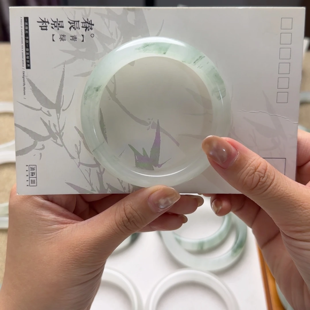 二***桥石英质玉未镶嵌手镯