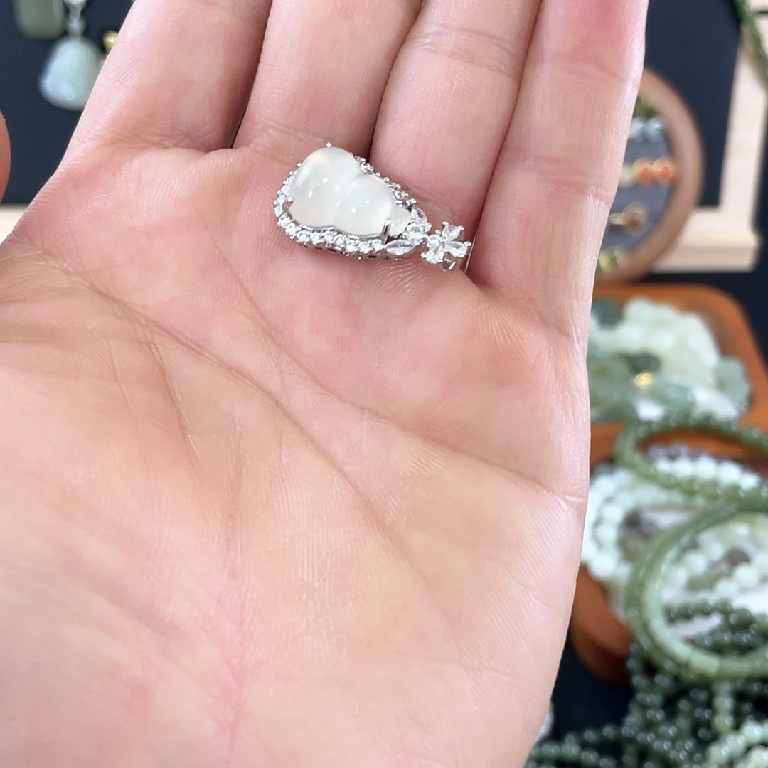 和田玉（糖玉）颈饰未镶嵌