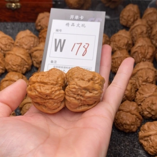 吊坠桃核向***。我是第一百37