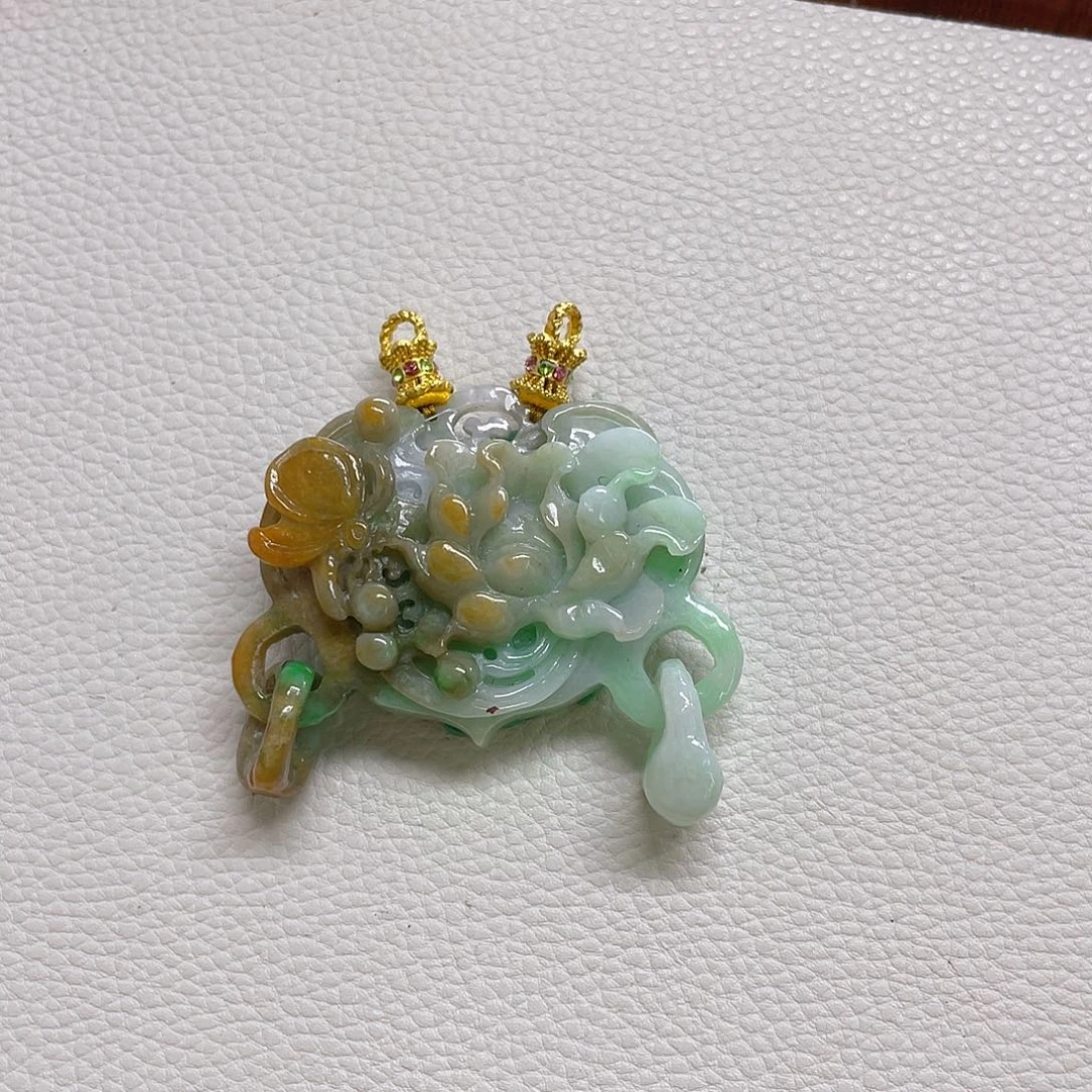 翡翠未镶嵌颈饰黄加绿吊坠