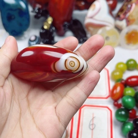 玛瑙/玉髓耳饰未镶嵌幸****?