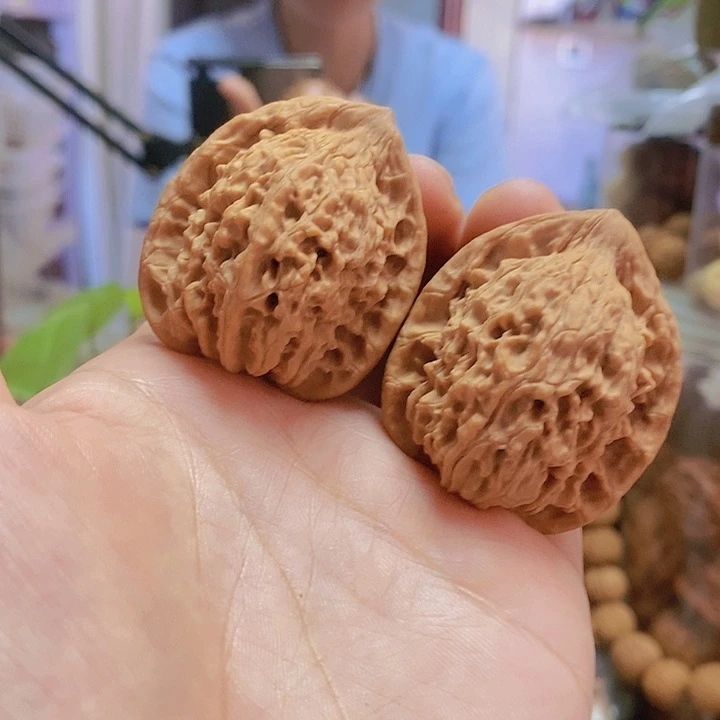 【闪购商品】文玩核桃把件38红狮子小众