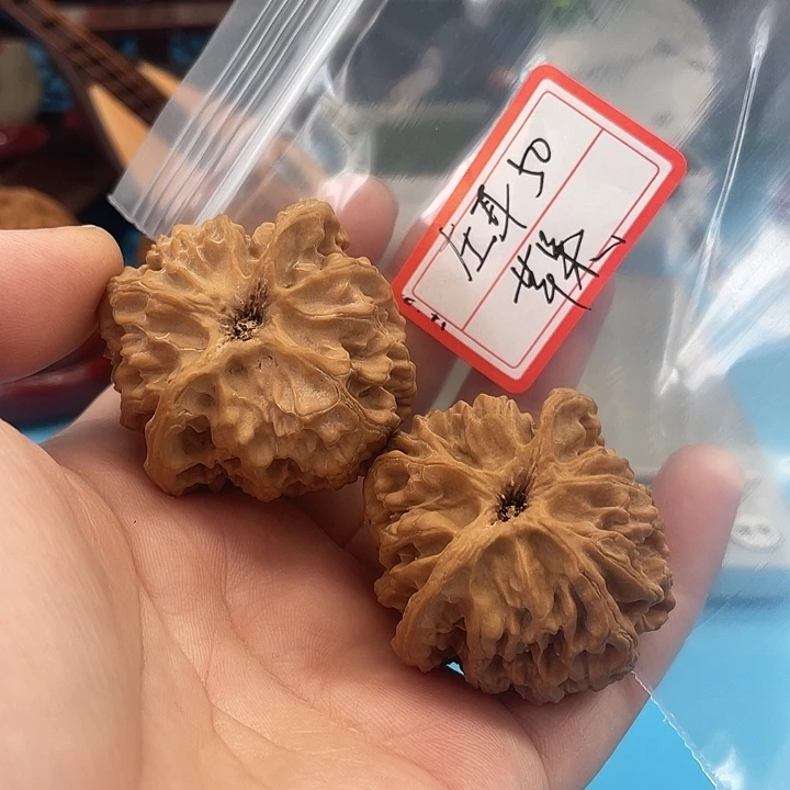文玩核桃把件左****出苹果