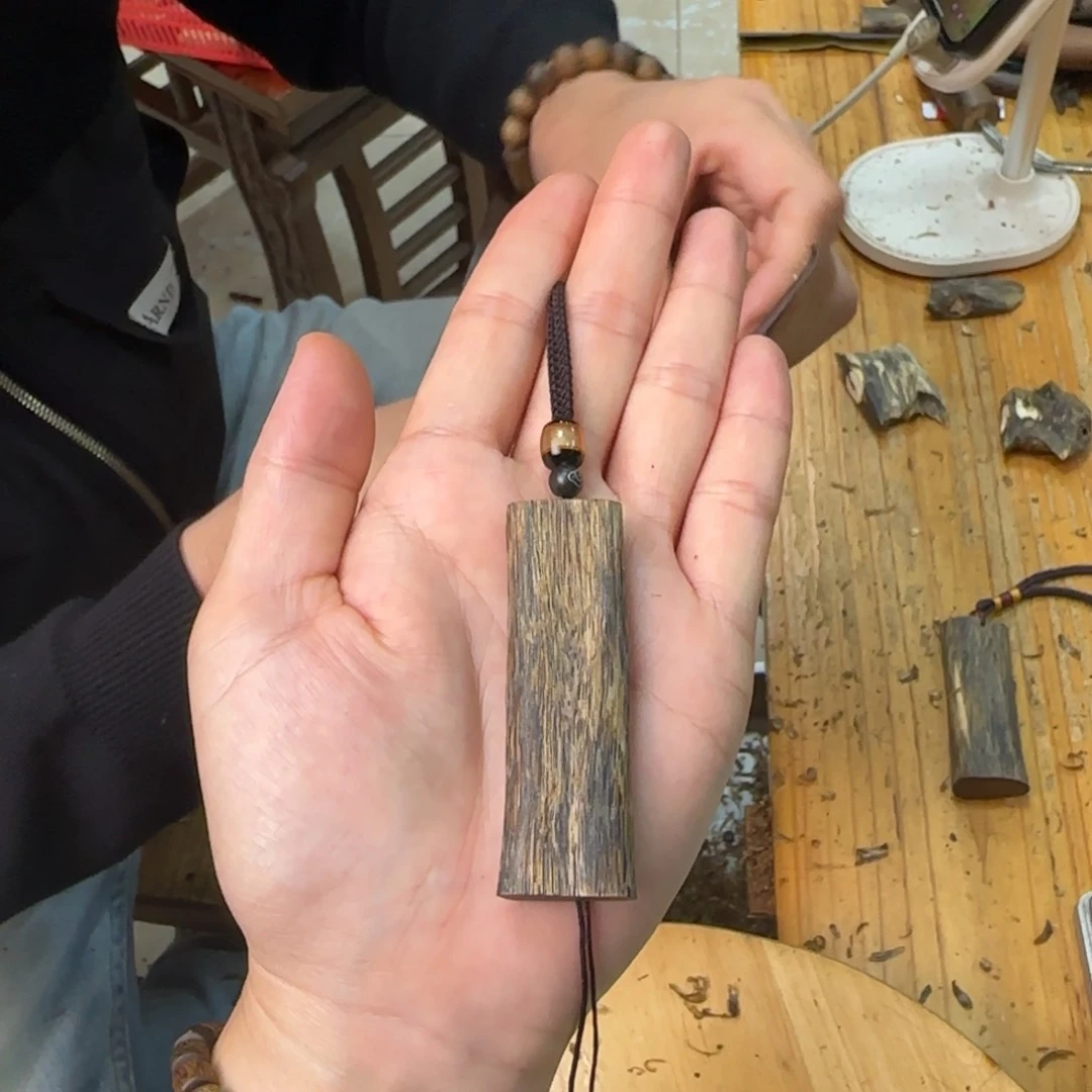 沉香吊坠素牌树心油8.6克