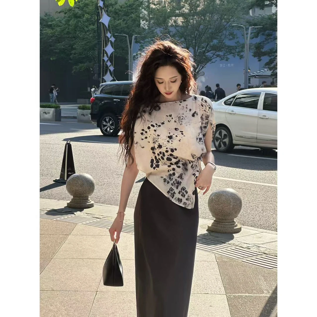 LILI《贝利塔半夏》三角形设计百搭显瘦印花衬衫