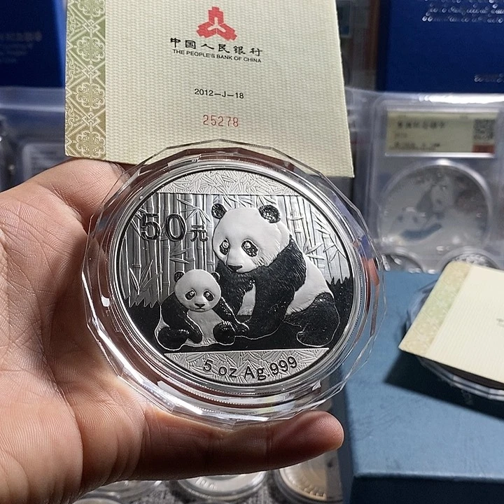 纯银芬*原盒证12年5盎司猫一枚如图