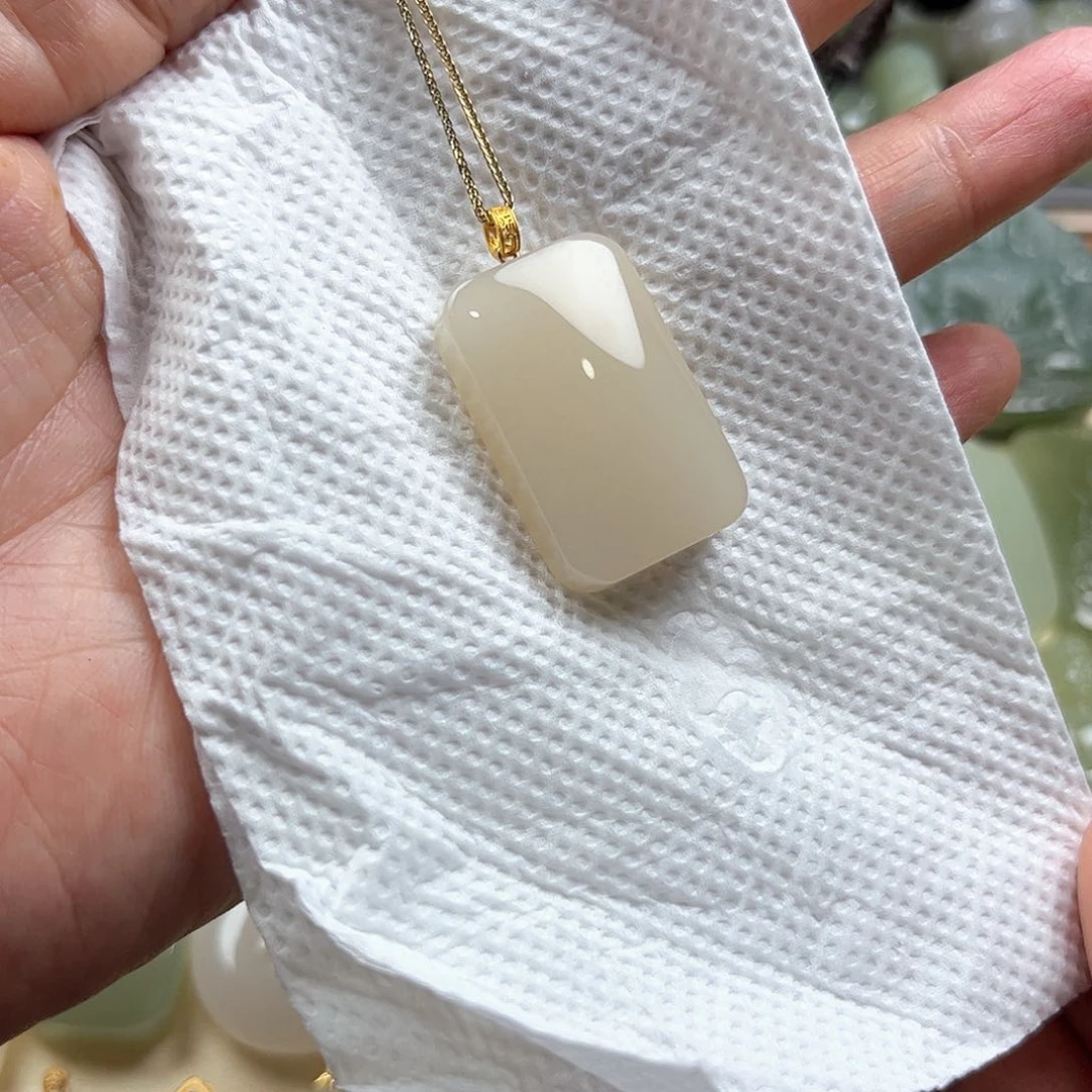 和田玉18K金镶嵌颈饰欧**格