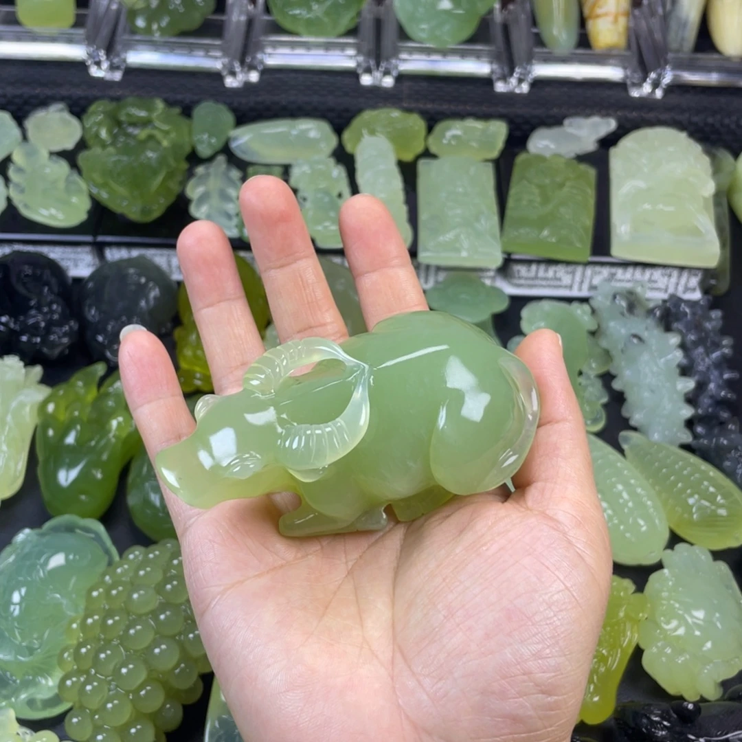 蛇纹石玉未镶嵌珠宝奇石