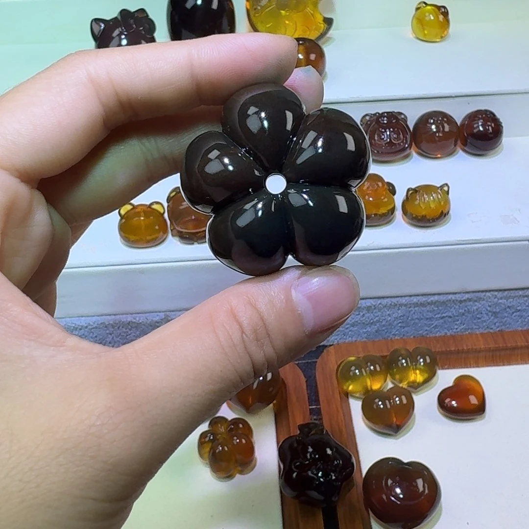 未镶嵌琥珀裸石琥珀