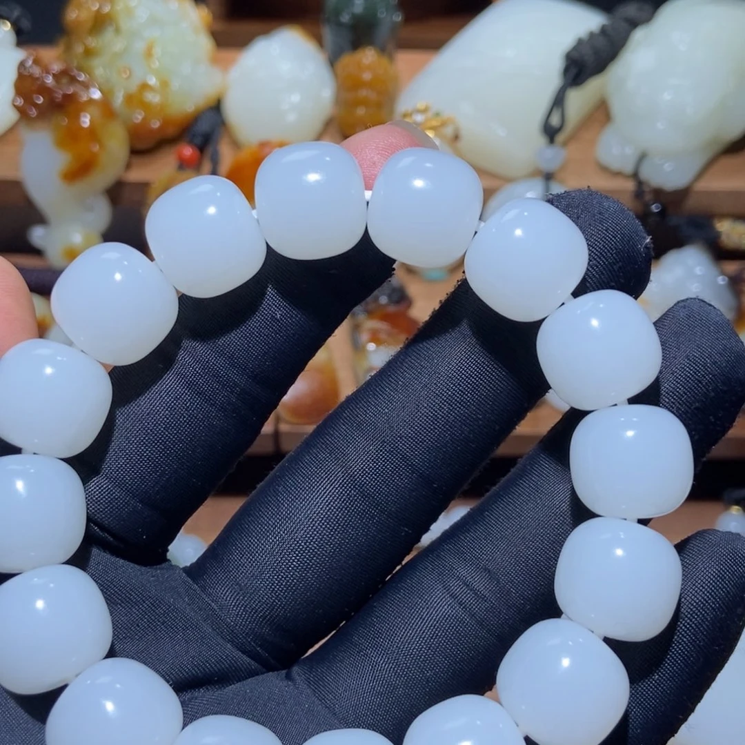 用***4和田玉未镶嵌颈饰