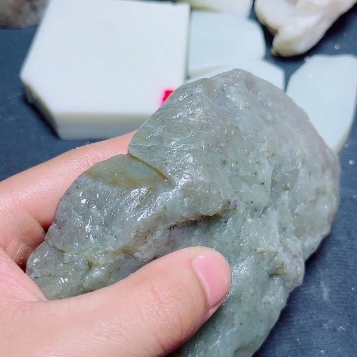和田玉（糖玉）未镶嵌珠宝奇石