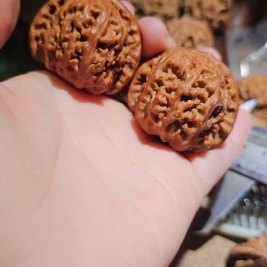 文玩核桃吊坠40白狮子