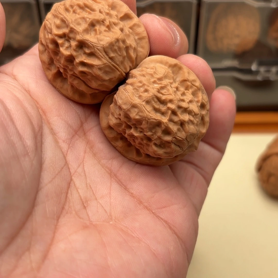 U***O把件文玩核桃敦煌狮子头