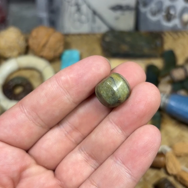 M***Q颈饰未镶嵌岫岩老玉（透闪石质玉）