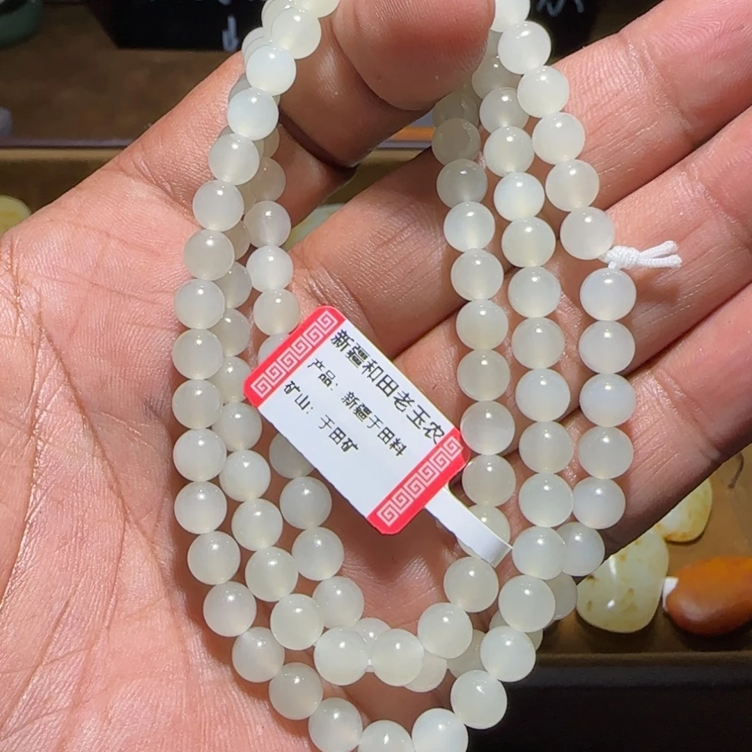 如***客和田玉（白玉）未镶嵌颈饰